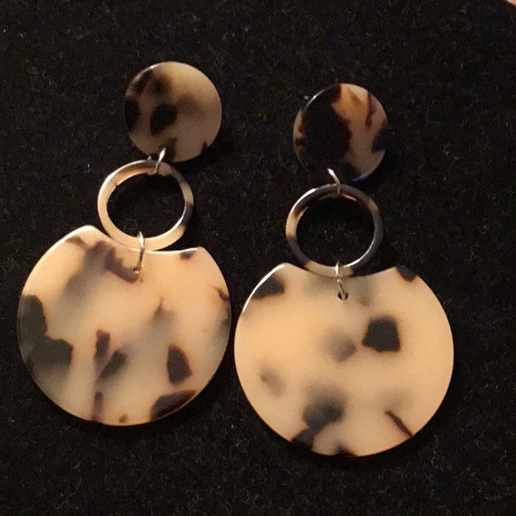 Jewelry - BEIGE & BROWN/BLACK SPECKLED 🔥ACRYLIC🔥EARRINGS